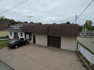 237 W Main St, Dickeyville, WI 53808