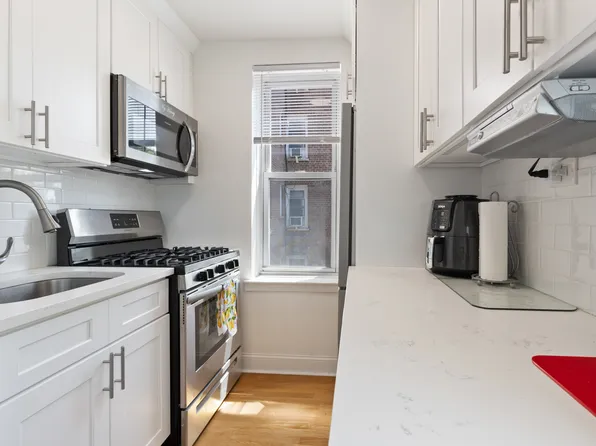 205 East 238th Street image 2 of 14