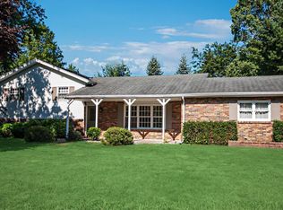 5938 Clearbrook Dr, Stevensville, MI 49127