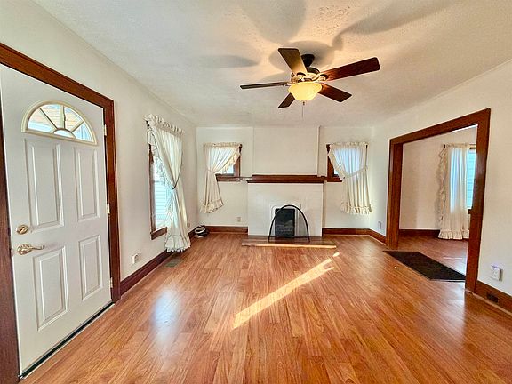 4th image of 2310 Griffith St