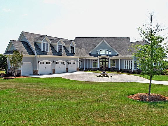 3.5 car garage, circle drive