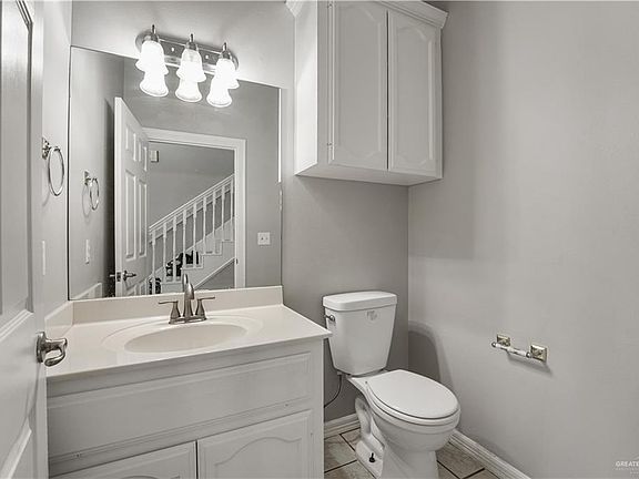 4th image of 2410 Highland Dr