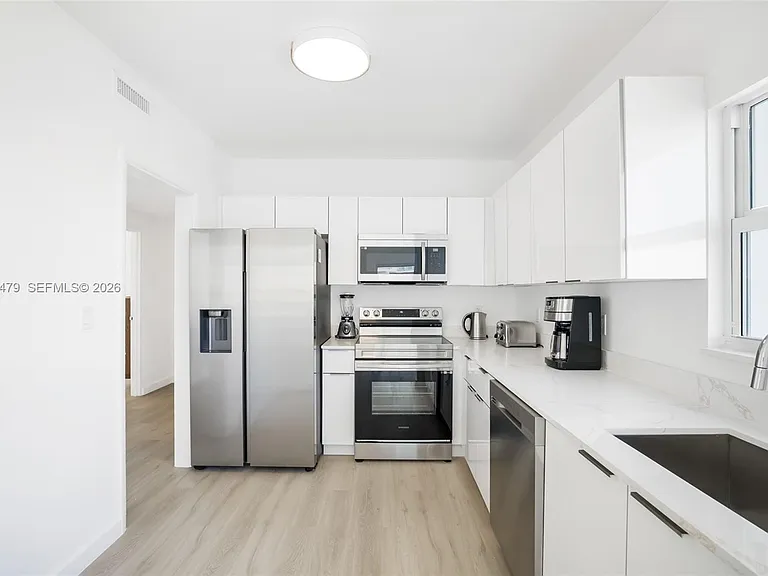 9881 E Bay Harbor Dr #401 — Photo 5