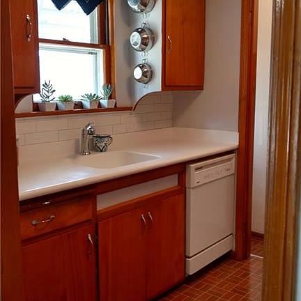 5th image of 305 E 326th St