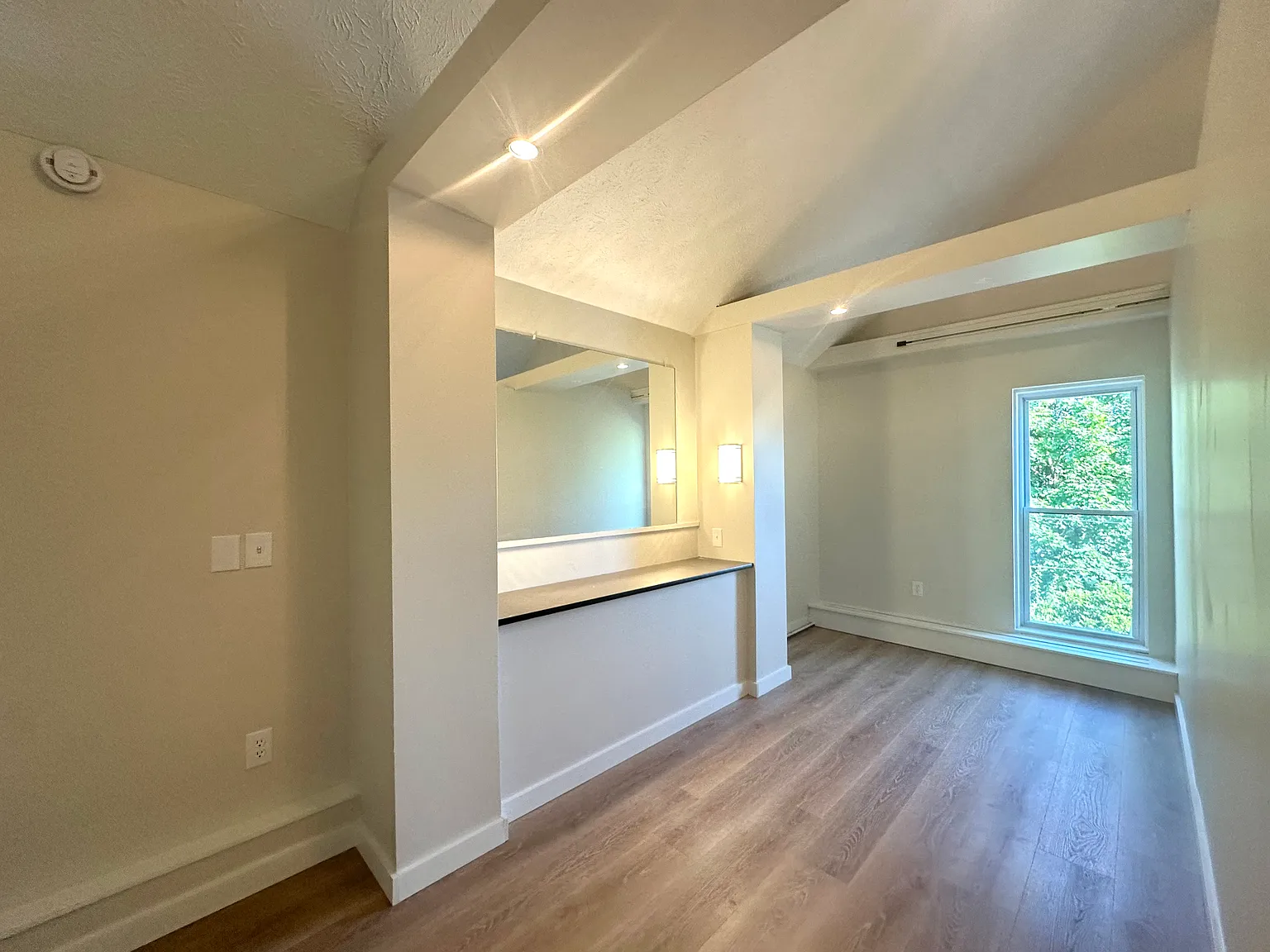 3 bed, 1350 sqft, $1,600 — Photo 4