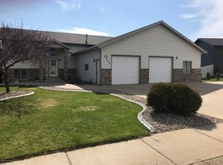 2069 Prairie Oak Dr, Dickinson, ND 58601