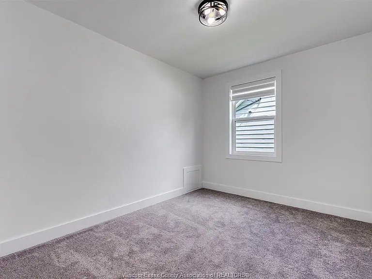 48 McLean St — Photo 16