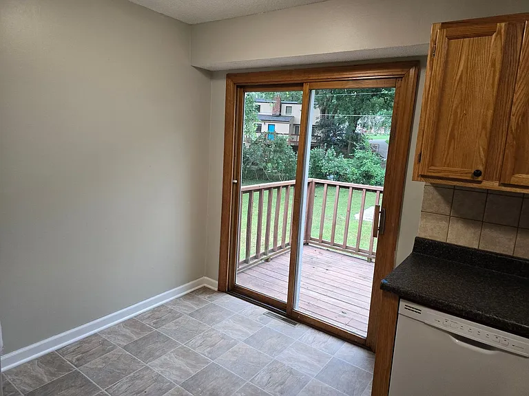 5814-5816 NW Walnut Ct — Photo 13
