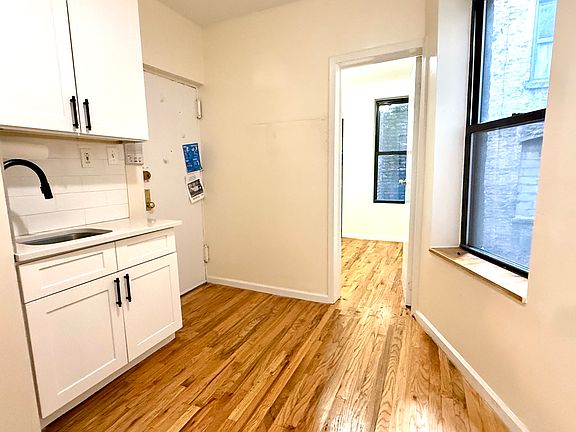 4th image of 239 W 15th St APT 3RW