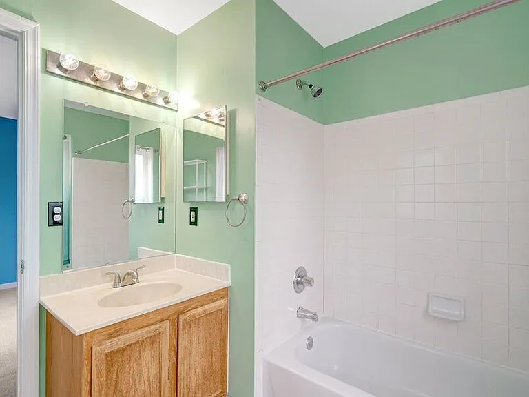 1121 Varney St SE — Photo 40