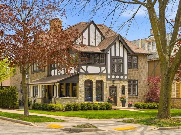 4224 N Farwell AVENUE, Shorewood, WI 53211