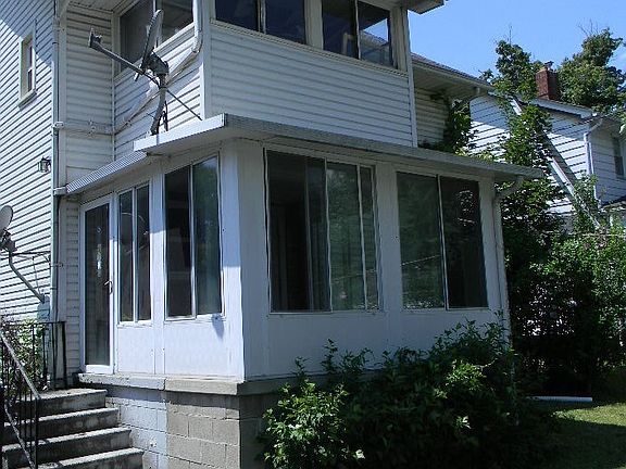 4th image of 527 Oak Knoll Ave SE