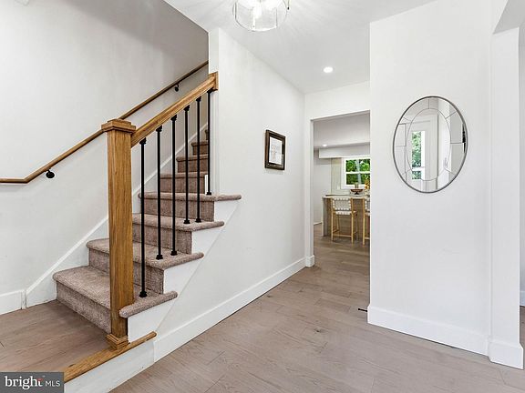 2nd image of 25 Mindy Dr
