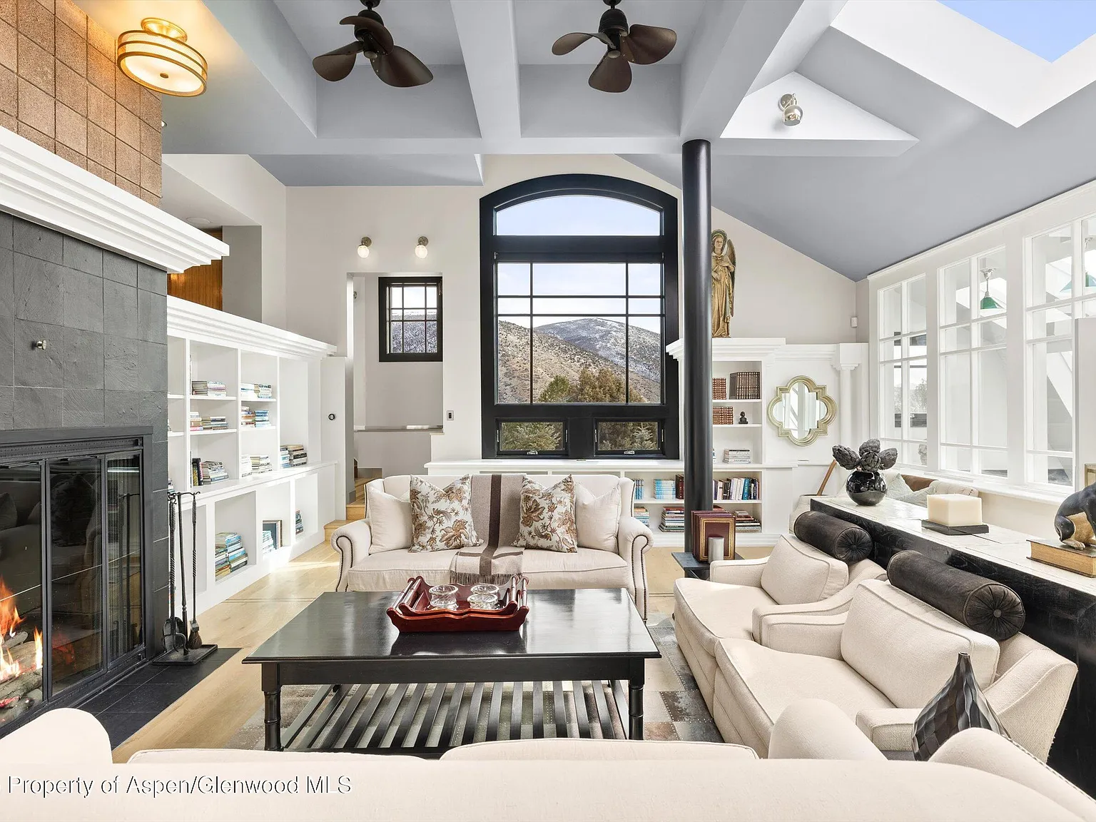 5 bed, 4.5 bath, 4825 sqft, $18,000 — Photo 4