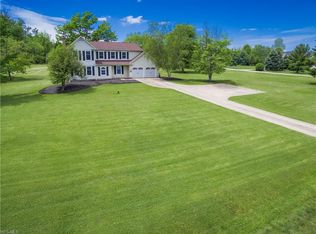 16590 Snowshoe Trl, Chagrin Falls, OH 44023