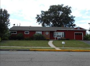 114 School St, Pine Grove, PA 17963