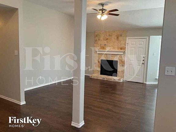 4th image of 671 Honeysuckle Ln