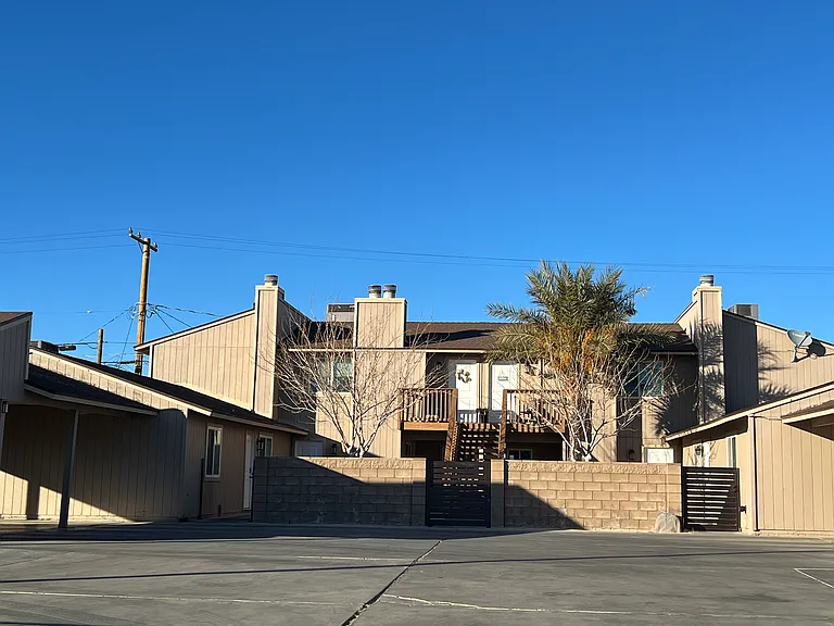 308 W Wilson Ave #B — Photo 15