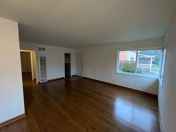 Living room .