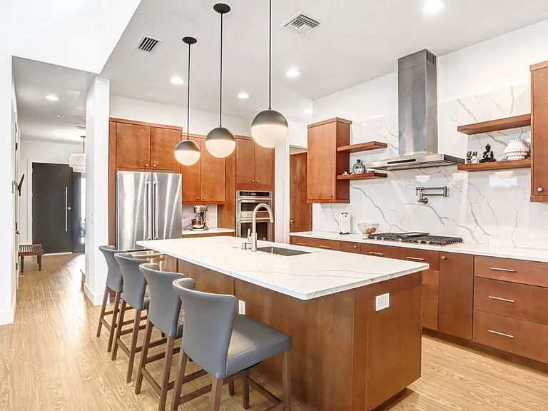 1326 W Fig St — Photo 9
