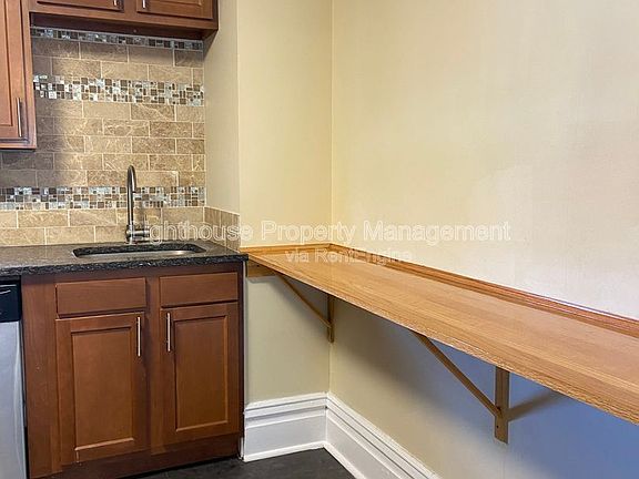 5th image of 223 E North St #2