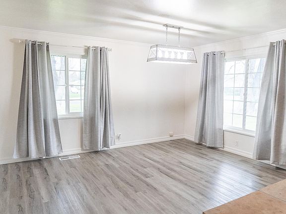 5th image of 2220 N El Capitan Dr
