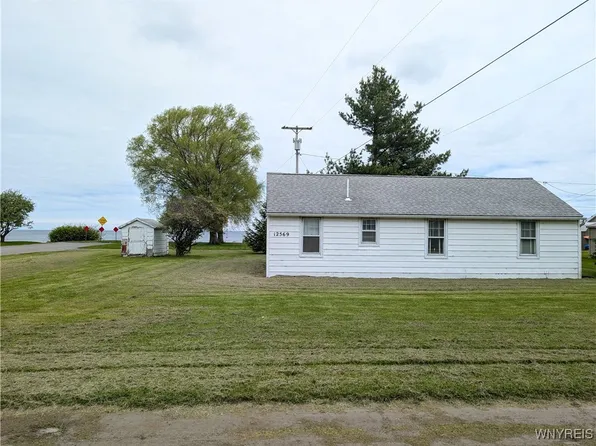 12569 Green Acres Dr, Lyndonville, NY 14098