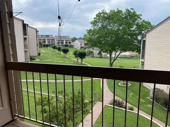 204 E Lakeview Ter, Montgomery, TX 77356