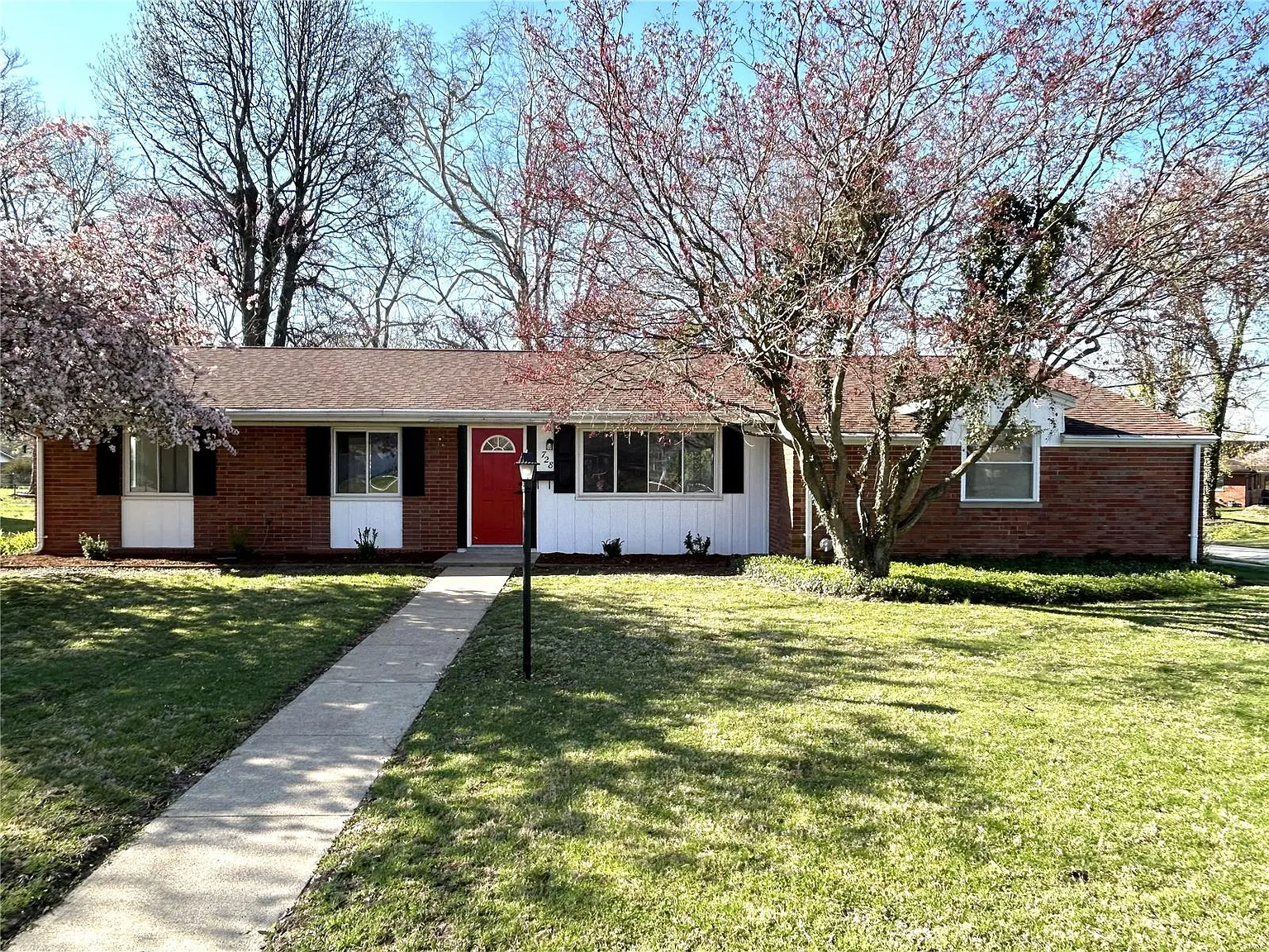 728 Southgate Dr photo 1