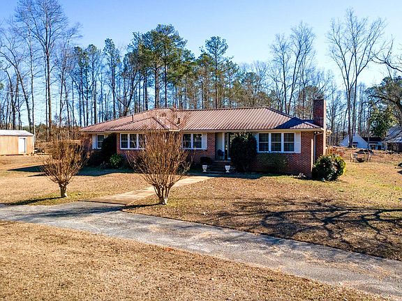 4th image of 215 Rosewood Ln