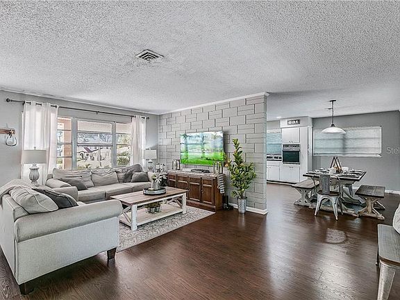 5th image of 1114 Lakeshore Dr