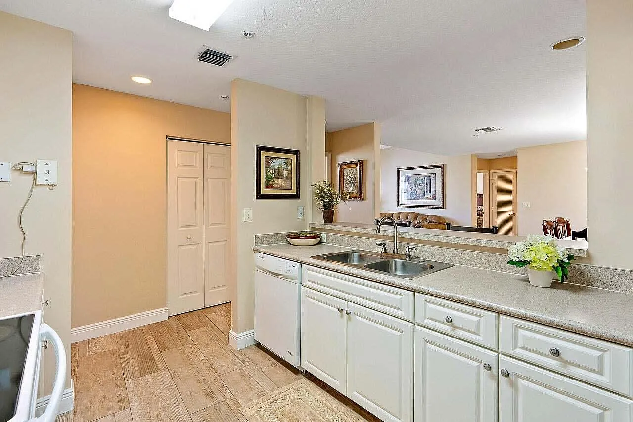 2 bed, 1.0 bath, 968 sqft, $2,800 — Photo 2