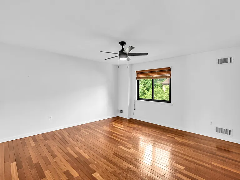38 Park St #4D — Photo 9