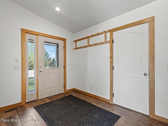 4th image of 5899 Boyer Dr