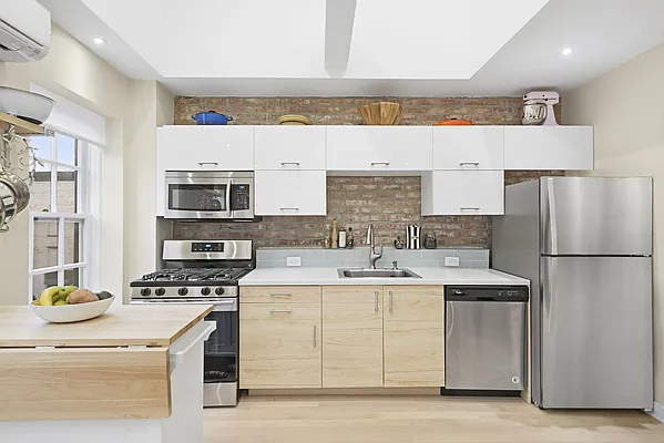 Rented by Compass | media 12