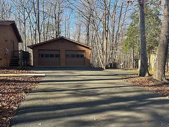 3rd image of 79 Windway Ln