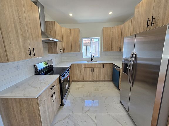 5th image of 24 Shaughnessy Ln #A