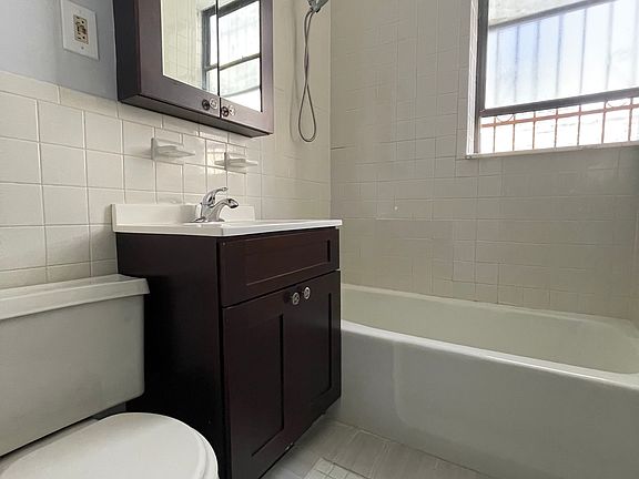 5th image of 329 W 101st St APT 6F
