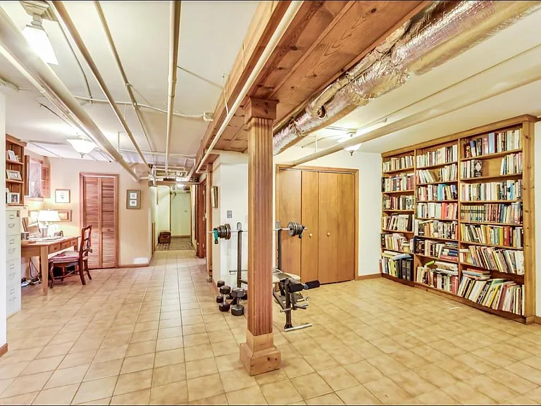 940 W Cuyler Ave #G — Photo 9