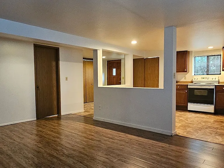 5302 9th Ave NE #2 — Photo 3