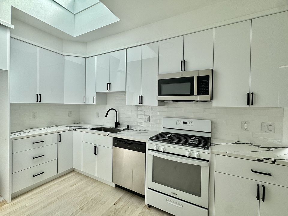 1st image of 1025 Hampshire St Unit B