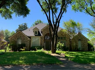 106 Hummingbird Ln, Red Oak, TX 75154