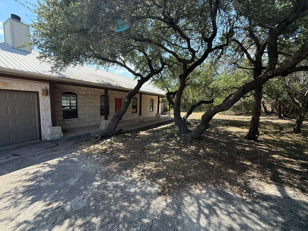 2 bed, 1203 sqft, $2,000 — Photo 1