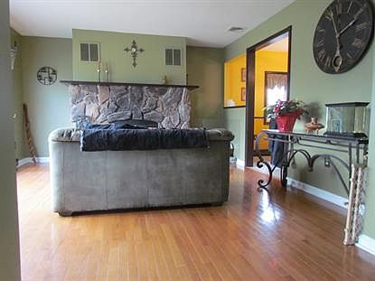4th image of 711 Boesel Ave