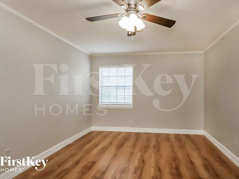 461 Stephen F Austin Dr — Photo 12