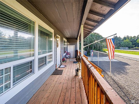 5th image of 326 Ocean Shores Blvd Nw