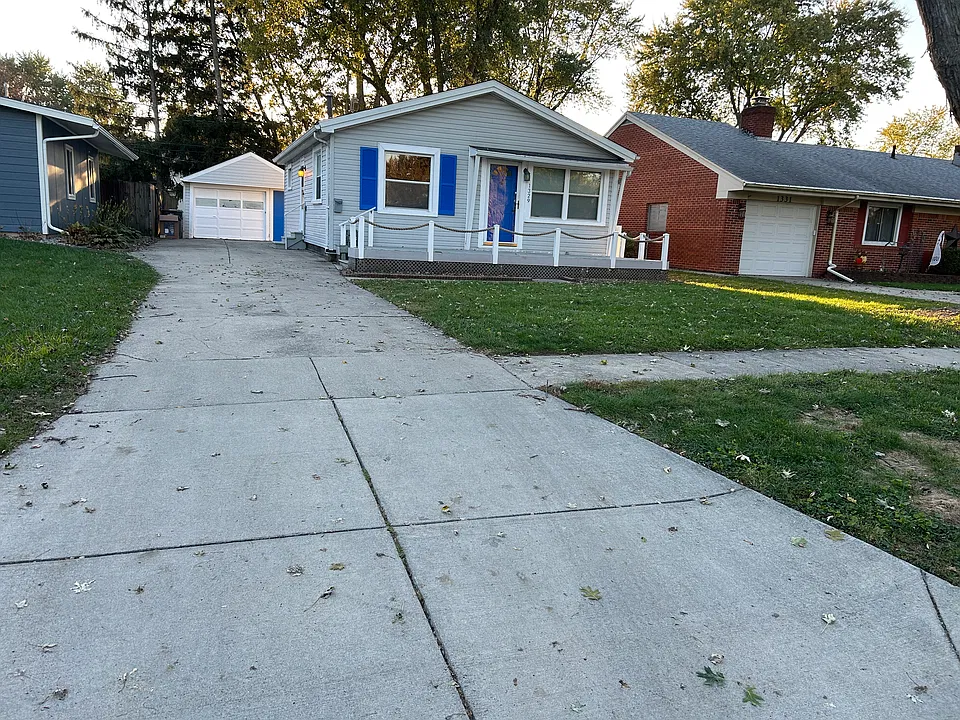 1329 Hugo Ave