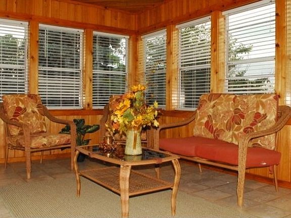 4th image of 5902 Woodland Dr