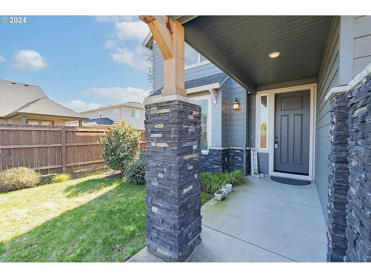 Building Photo - 17017 NE 78th Way