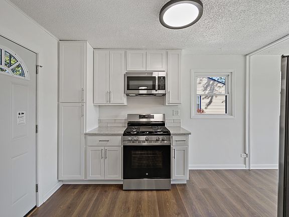 4th image of 3214 Miller Ave